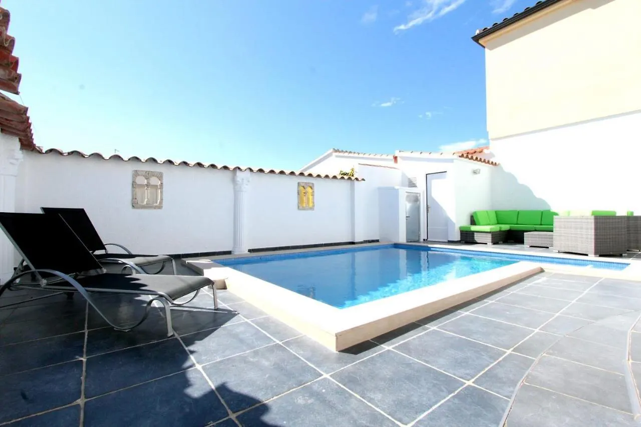 Leon Inmo Villa Pia - 11084 Empuriabrava Spain